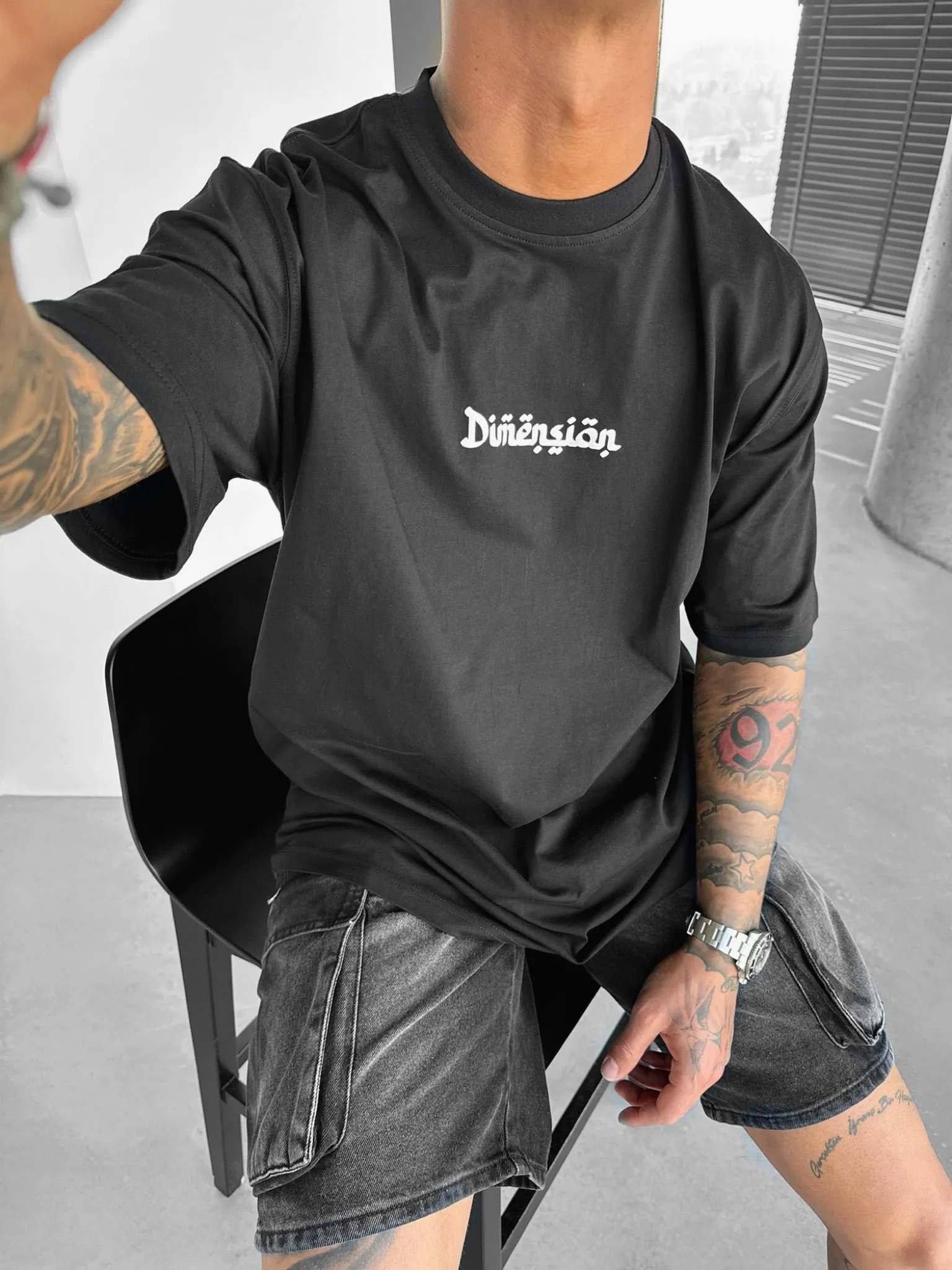 Oversize Dimenson T-shirt - Black and Red